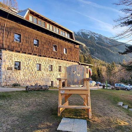 Valvasorjev Dom Pod Stolom Hostel Zirovnica Kültér fotó