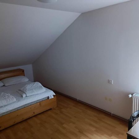 Valvasorjev Dom Pod Stolom Hostel Zirovnica Kültér fotó
