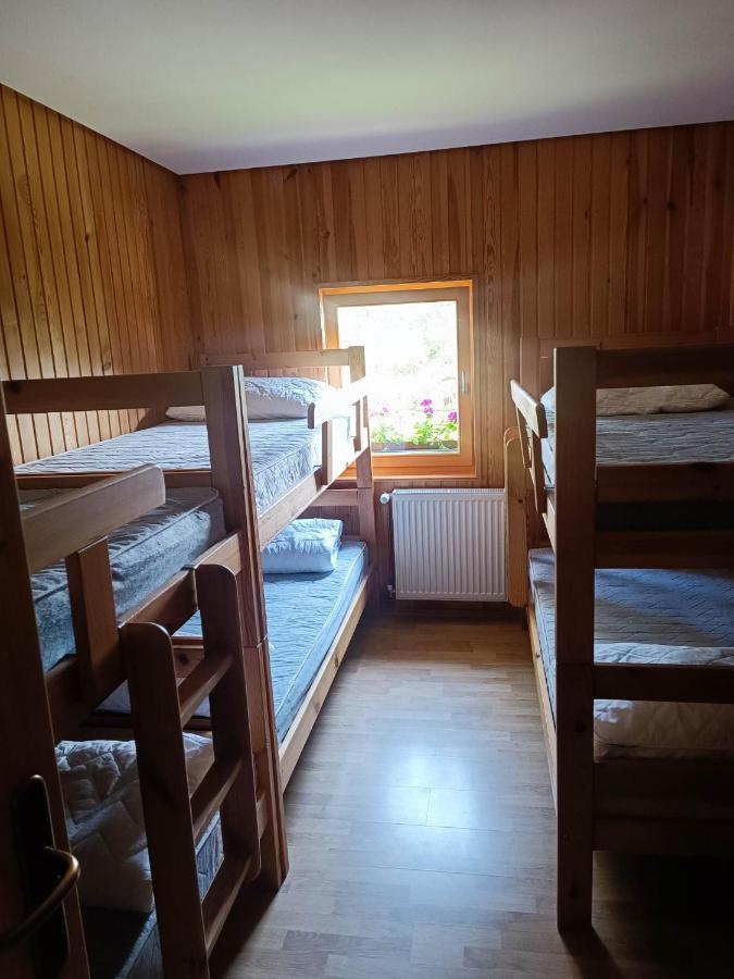 Valvasorjev Dom Pod Stolom Hostel Zirovnica Kültér fotó