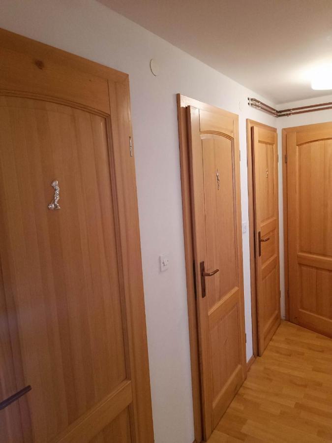 Valvasorjev Dom Pod Stolom Hostel Zirovnica Kültér fotó