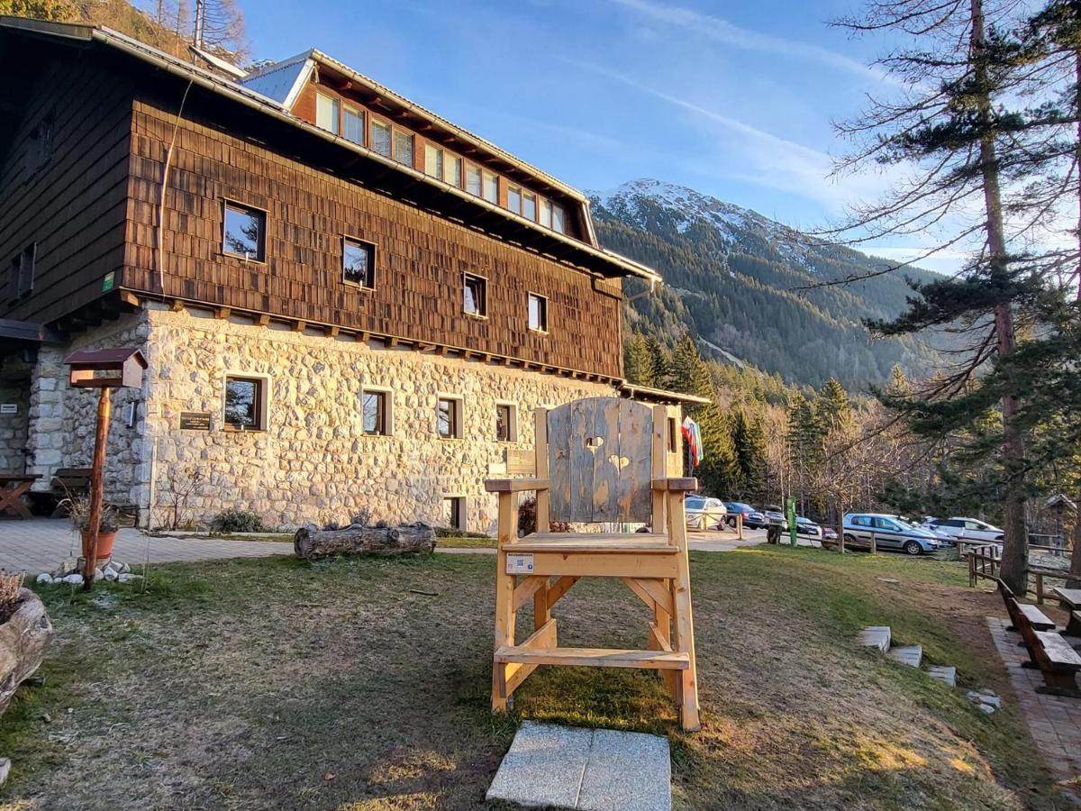 Valvasorjev Dom Pod Stolom Hostel Zirovnica Kültér fotó