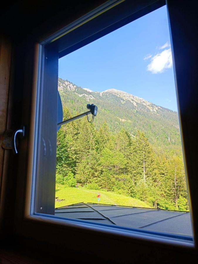 Valvasorjev Dom Pod Stolom Hostel Zirovnica Kültér fotó