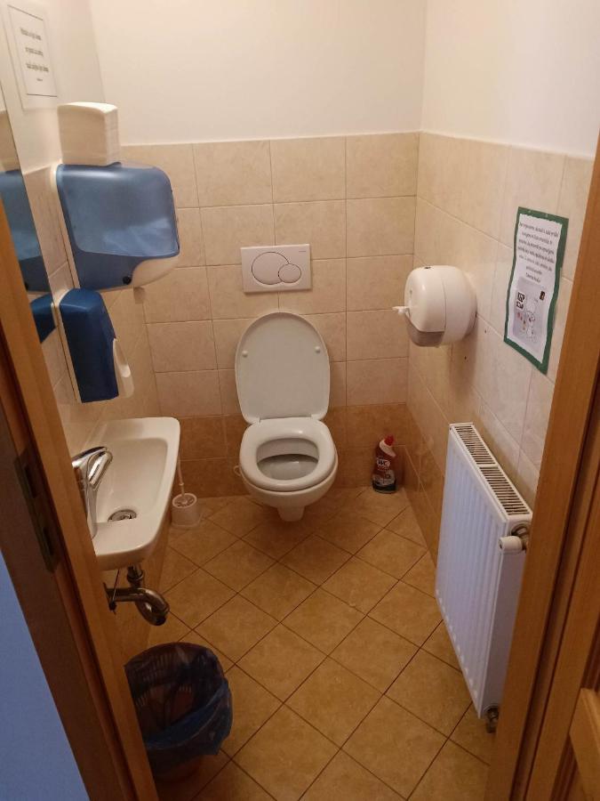 Valvasorjev Dom Pod Stolom Hostel Zirovnica Kültér fotó